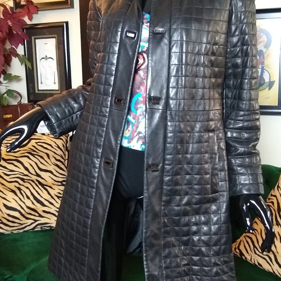 3/4 Length Leather Quilted Twist lock coat - Picture 3 of 11